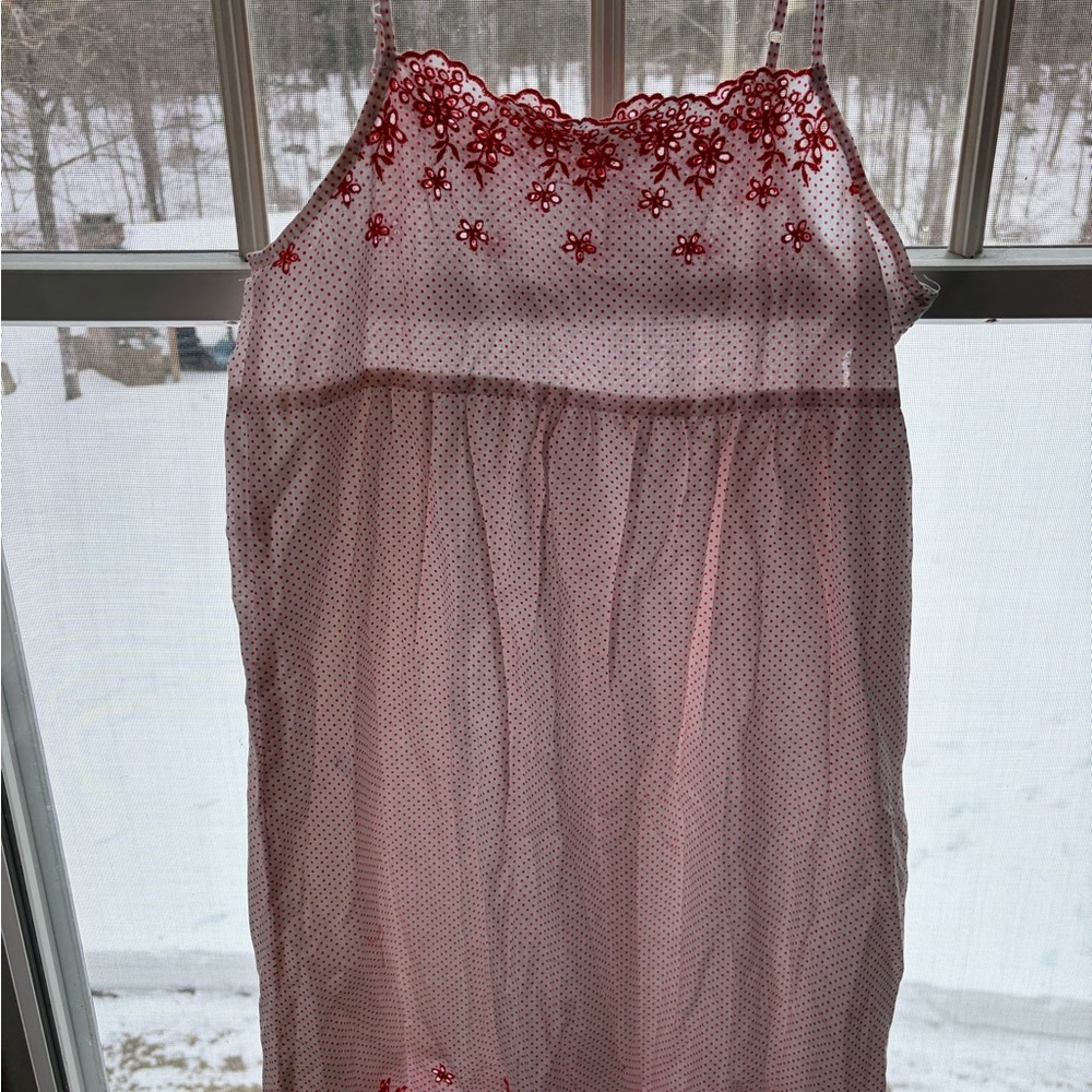 Potter's Pot Red and White Floral Chemise